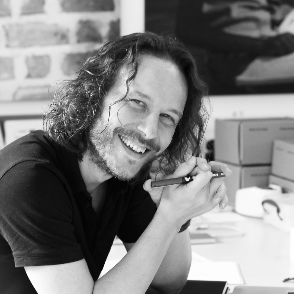 Jim Reeves Jim, co-inventor of GravityLight, worked with Martin on the initial GravityLight concept, taking it from idea to reality. As co-founder and Technical Director of The GravityLight Foundation and Deciwatt Ltd, Jim now leads the R&D for GravityLight and future range development. 